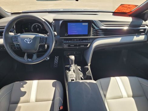 Used 2025 Toyota Camry SE AWD/4WD image 9