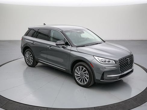 Used 2025 Lincoln Corsair Reserve AWD/4WD image 2