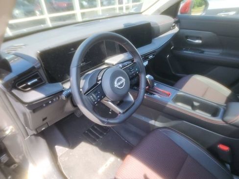 Used 2025 Nissan Kicks SR w/ SR Premium Package AWD/4WD image 7