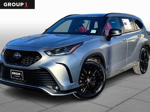 Certified 2024 Toyota Highlander XSE image 1