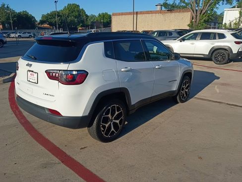 Used 2025 Jeep Compass Limited image 9