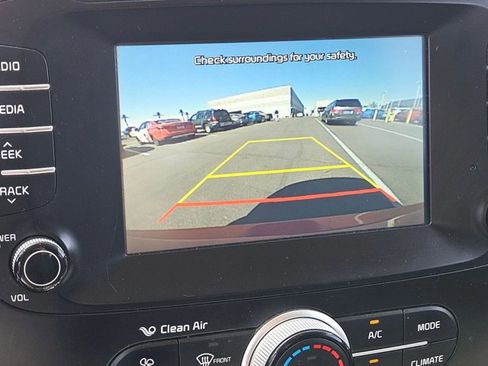 Used 2018 Kia Soul + FWD image 9
