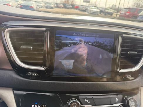 Used 2017 Chrysler Pacifica Touring-L w/ Tire & Wheel Group image 11