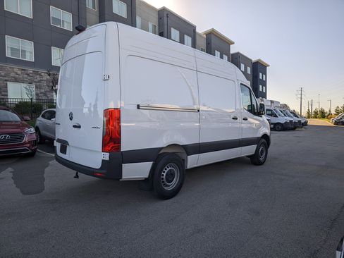 New 2024 Mercedes-Benz Sprinter 2500 w/ Acoustic Package image 4