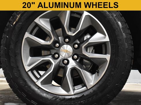 Used 2025 Chevrolet Silverado 1500 LT image 3