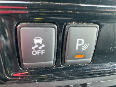 Used 2021 Nissan Titan PRO-4X w/ Pro-4x Convenience Package AWD/4WD image 33
