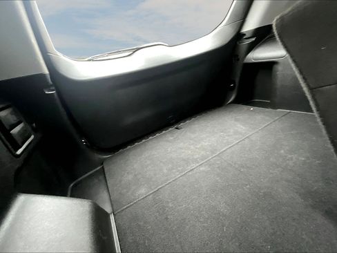 Used 2024 GMC Terrain SLE w/ Driver Convenience Package image 17