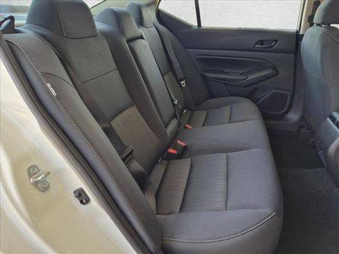 Used 2025 Nissan Altima 2.5 SV FWD image 19