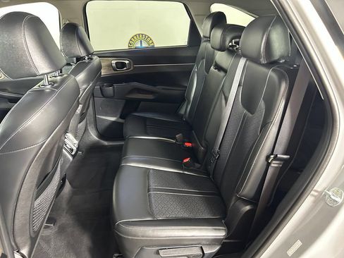 Used 2023 Kia Sorento S w/ Panoramic Sunroof Package AWD/4WD image 15