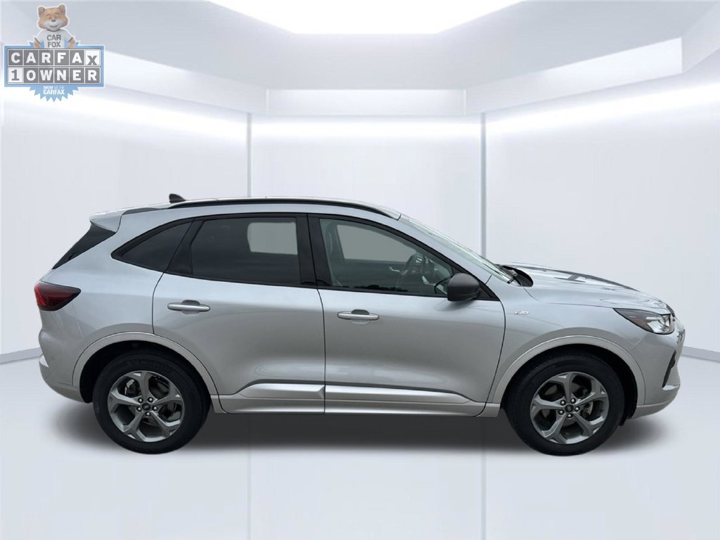 Used 2023 Ford Escape ST-Line w/ Tech Pack #1 AWD/4WD image 2