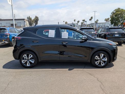 Used 2022 Chevrolet Bolt EUV LT w/ Convenience Package FWD image 5