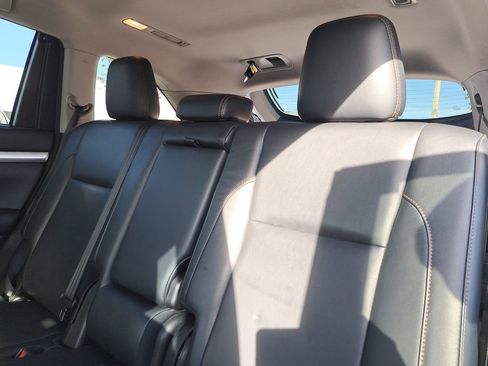 Used 2018 Toyota Highlander XLE image 9