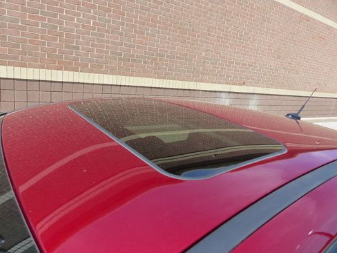 Used 2017 Ford Focus Titanium FWD image 16