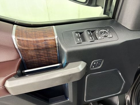 Used 2015 Ford F150 Platinum w/ Equipment Group 701A Luxury AWD/4WD image 13