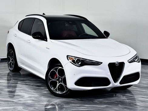 Used 2023 Alfa Romeo Stelvio Veloce AWD/4WD image 3