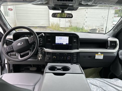 New 2025 Ford F550 XL image 17