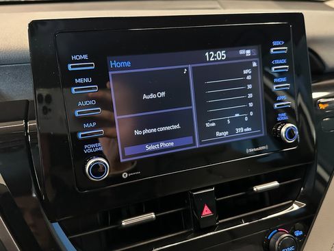 Used 2022 Toyota Camry SE image 11