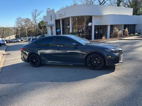 Used 2025 Toyota Camry SE image 2