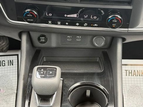 Used 2024 Nissan Rogue SV FWD image 24