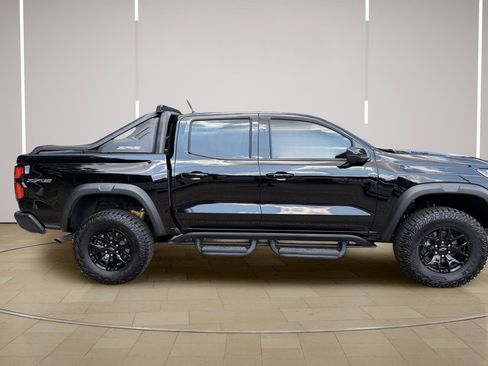 Used 2025 Chevrolet Colorado ZR2 w/ Midnight Edition AWD/4WD image 7
