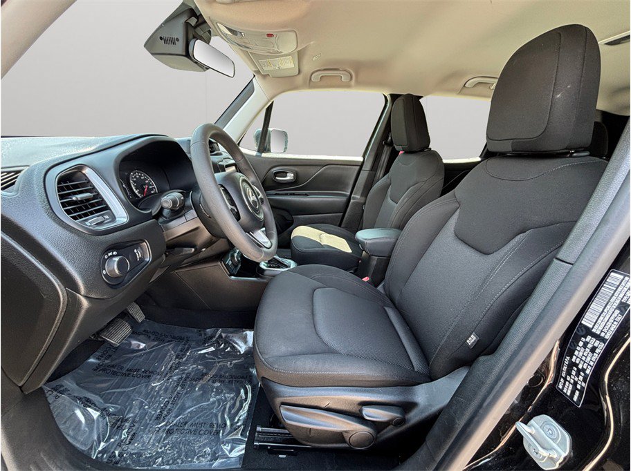 Used 2023 Jeep Renegade Latitude AWD/4WD image 2