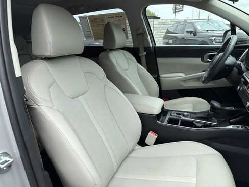 Used 2024 Kia Sorento S w/ Panoramic Sunroof Package FWD image 26