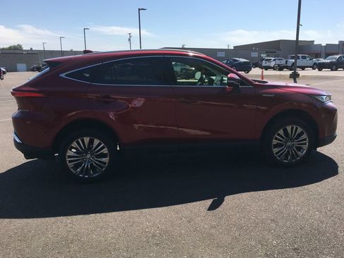 Used 2021 Toyota Venza XLE w/ Carpet Mat Package (TMS) AWD/4WD image 7