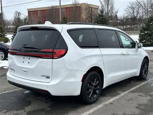 Used 2021 Chrysler Pacifica Limited w/ S Appearance Package image 27