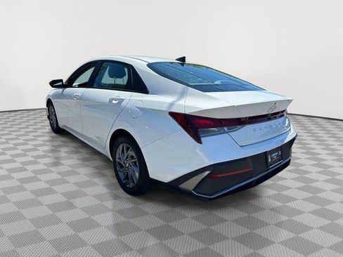 Used 2024 Hyundai Elantra SEL FWD image 5
