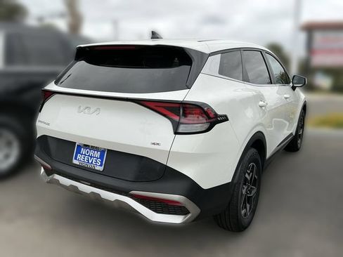 Used 2023 Kia Sportage LX AWD/4WD image 3