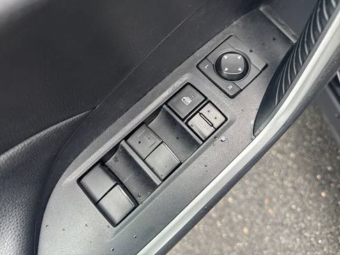 Used 2021 Toyota RAV4 LE AWD/4WD image 21