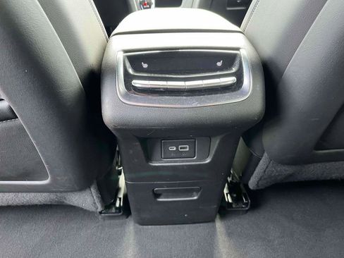 Used 2023 Cadillac XT6 Premium Luxury FWD image 4