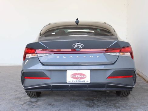 Used 2024 Hyundai Elantra SE FWD image 6