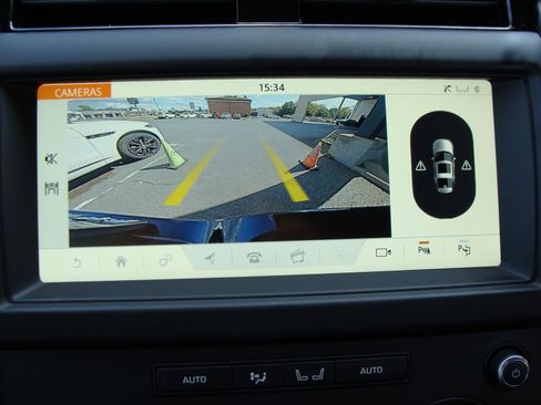 Used 2020 Land Rover Discovery Landmark image 24