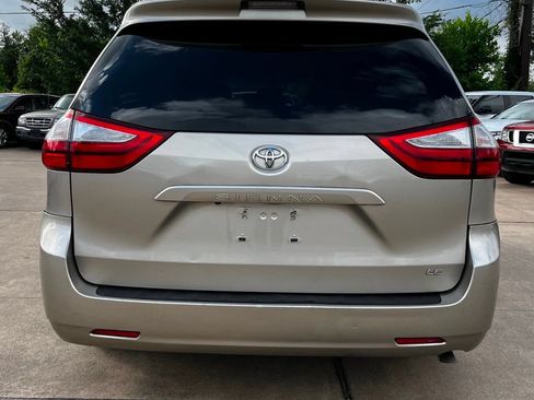 Used 2015 Toyota Sienna LE FWD image 8