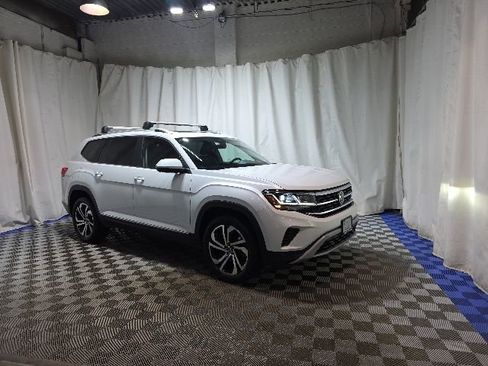 Certified 2023 Volkswagen Atlas SEL AWD/4WD image 2
