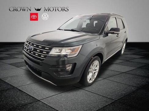 Used 2016 Ford Explorer XLT w/ Equipment Group 202A image 3