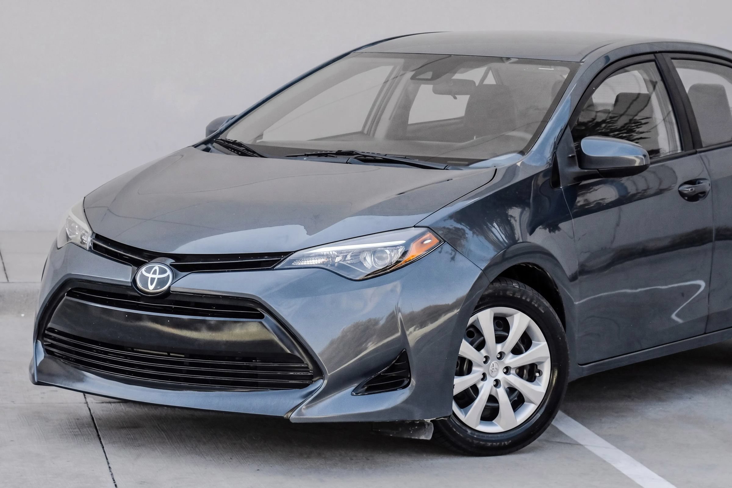 Used 2018 Toyota Corolla LE FWD image 7