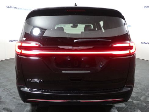 New 2026 Chrysler Pacifica Select image 7