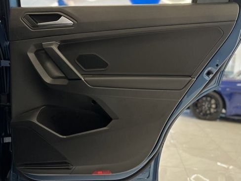 Used 2019 Volkswagen Tiguan SE w/ Panoramic Sunroof Package image 36