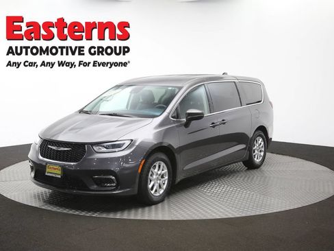 Used 2023 Chrysler Pacifica Touring-L FWD image 56