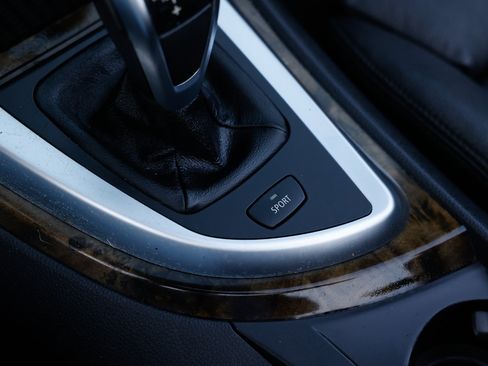 Used 2011 BMW 135i Convertible w/ Premium Pkg image 38