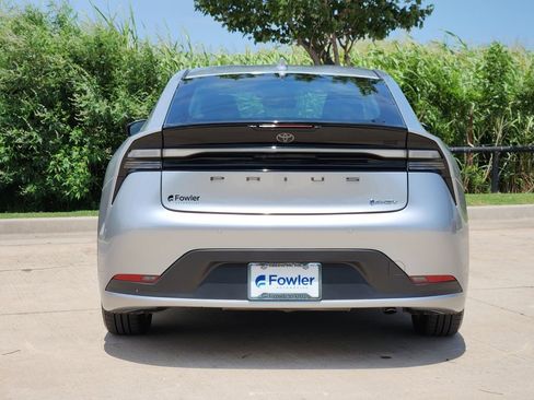 Used 2025 Toyota Prius Plug-In Hybrid FWD image 6