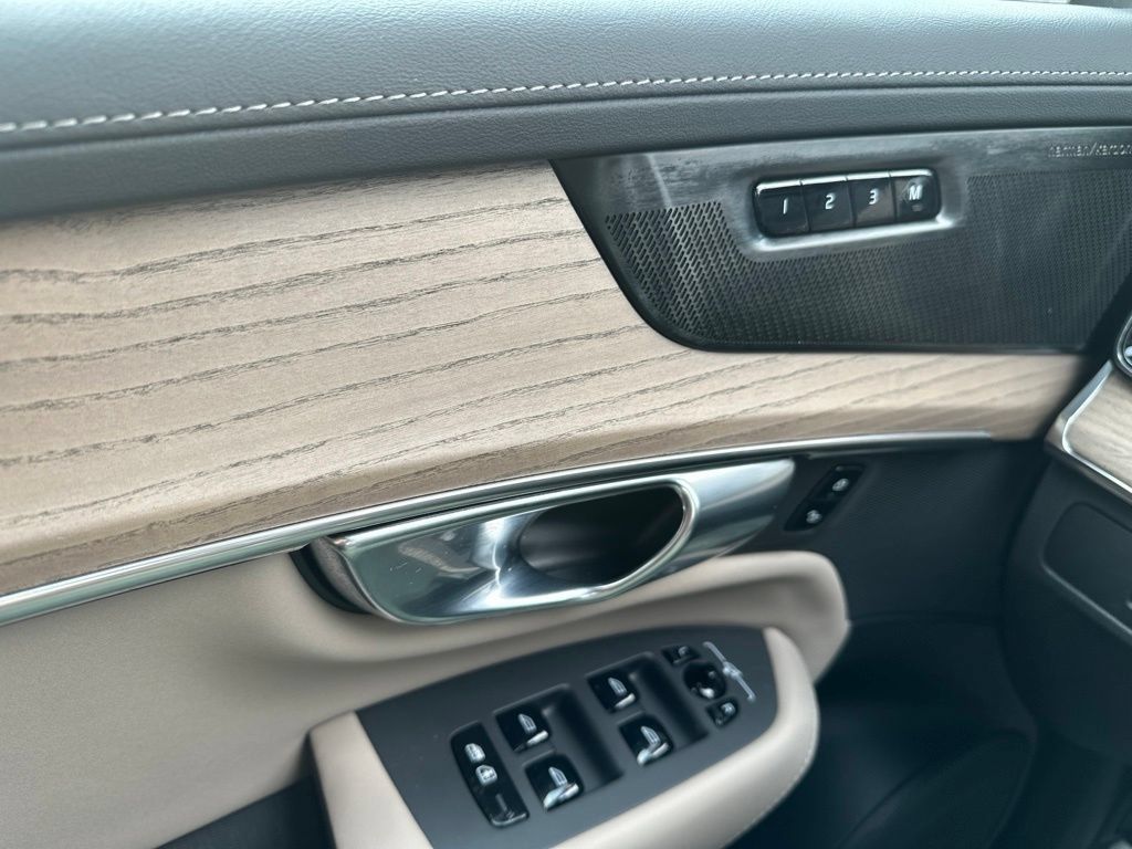 Certified 2026 Volvo XC90 B6 Plus AWD/4WD image 27