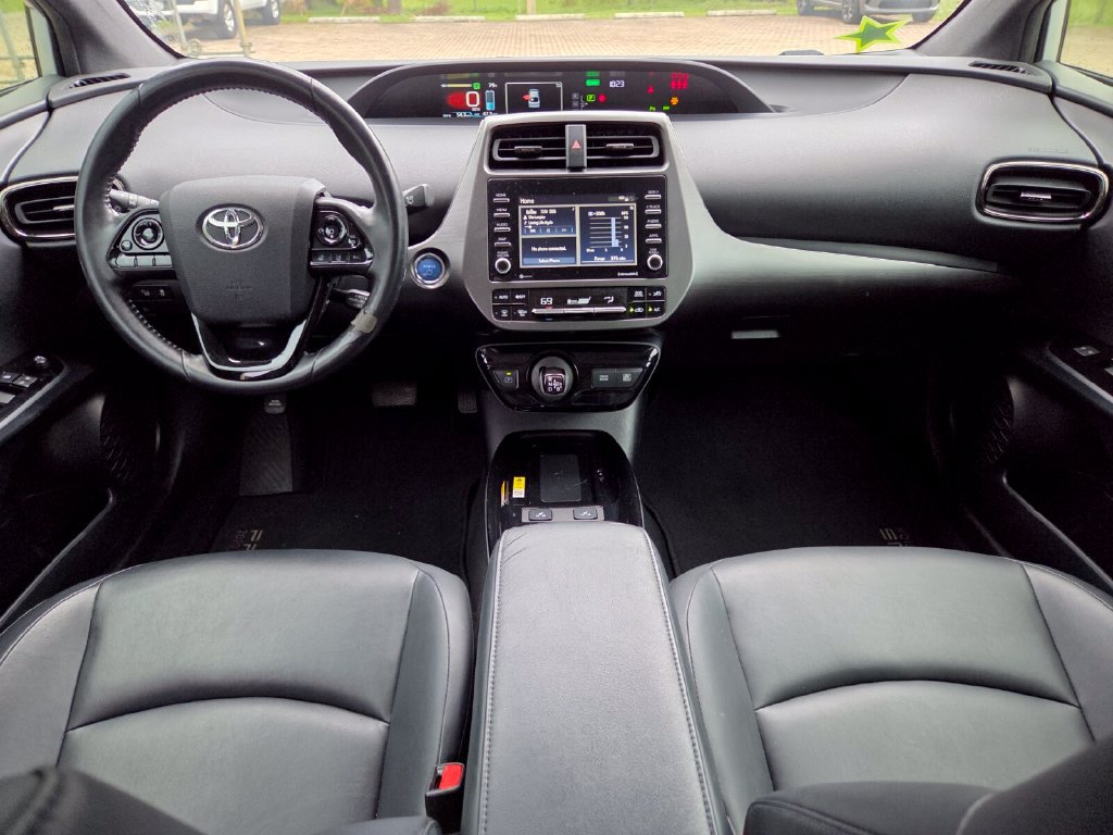 Used 2021 Toyota Prius FWD image 5