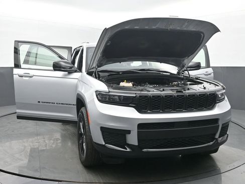 Used 2024 Jeep Grand Cherokee L Laredo image 56