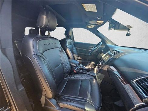 Used 2018 Ford Explorer Platinum image 18