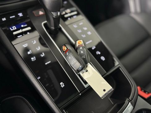 New 2026 Porsche Macan AWD/4WD image 27