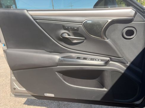 Used 2020 Lexus ES 350 F Sport w/ Accessory Package FWD image 19