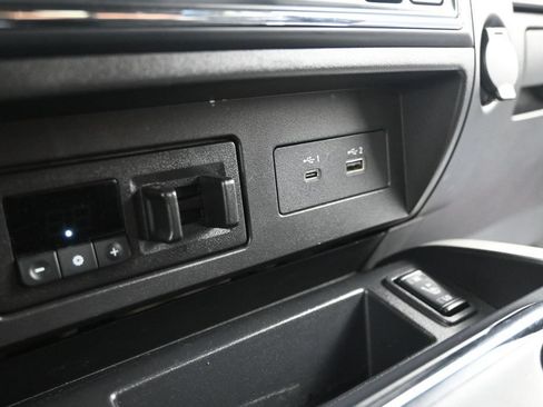 Used 2024 Nissan Titan SV w/ SV Convenience Package AWD/4WD image 27
